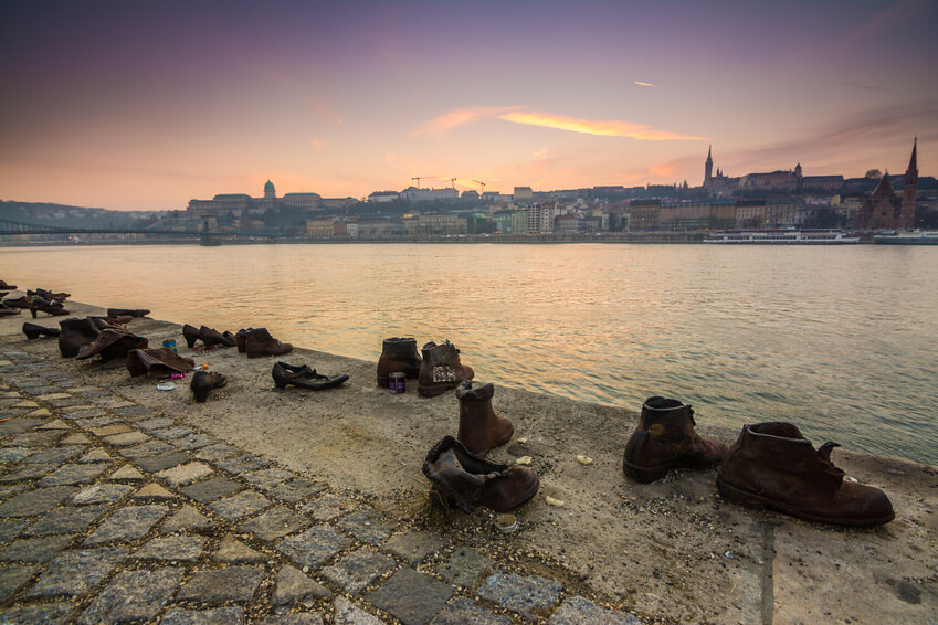 https://mdw-travel-data-us-east-1.s3.amazonaws.com/img/country/Hungary/Shoes-on-the-Danube-Bank/img_02.jpg