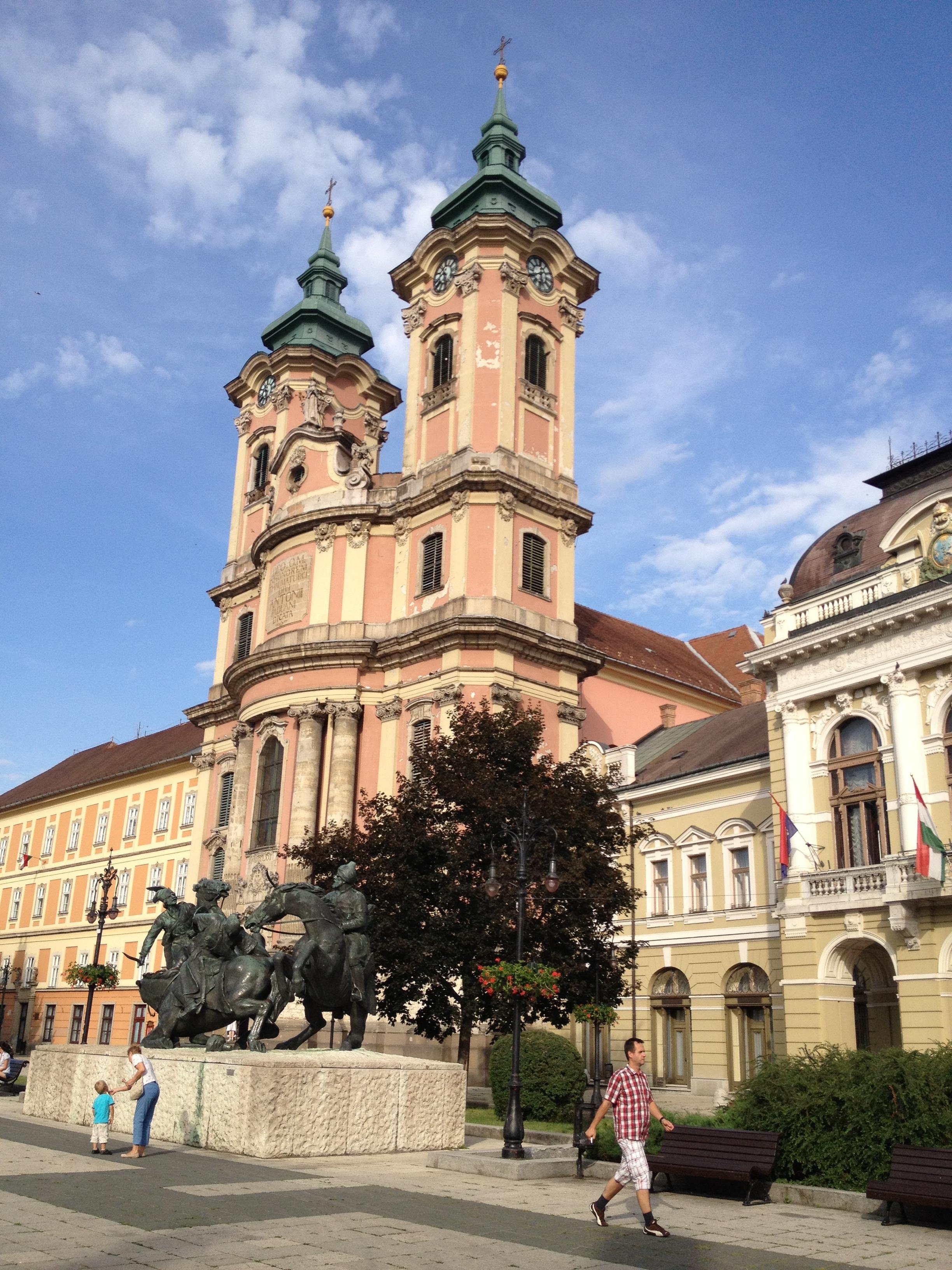 https://mdw-travel-data-us-east-1.s3.amazonaws.com/img/country/Hungary/Somogyi-Bela-Square/img_03.jpg