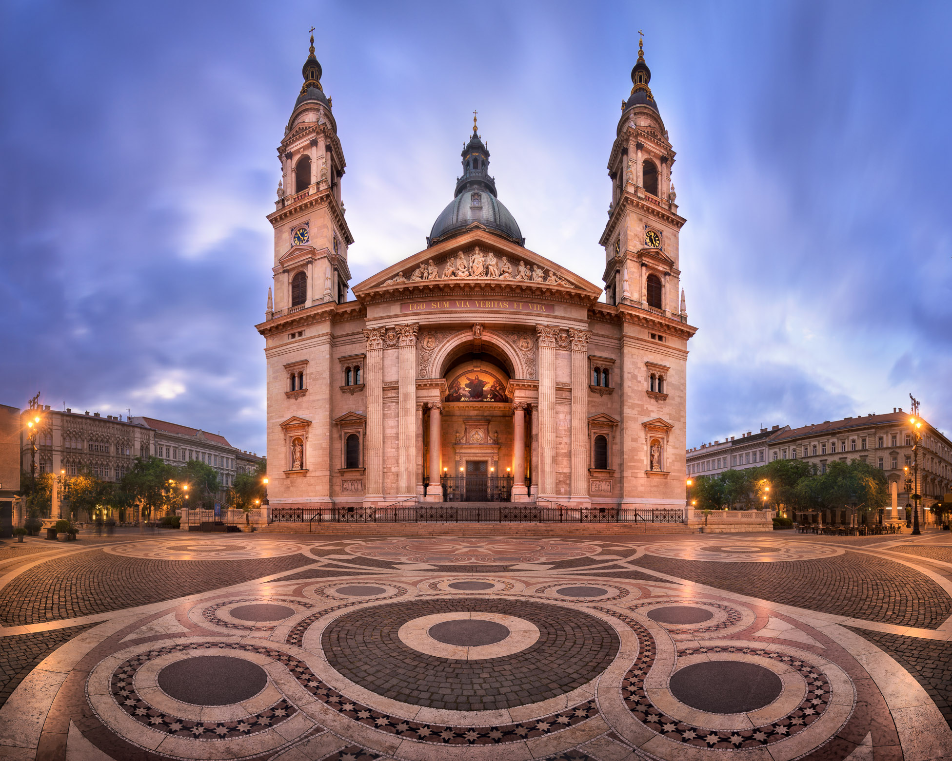 https://mdw-travel-data-us-east-1.s3.amazonaws.com/img/country/Hungary/St-Stephen-Church/img_00.jpg