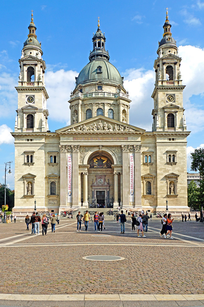 https://mdw-travel-data-us-east-1.s3.amazonaws.com/img/country/Hungary/St-Stephen-Church/img_01.jpg