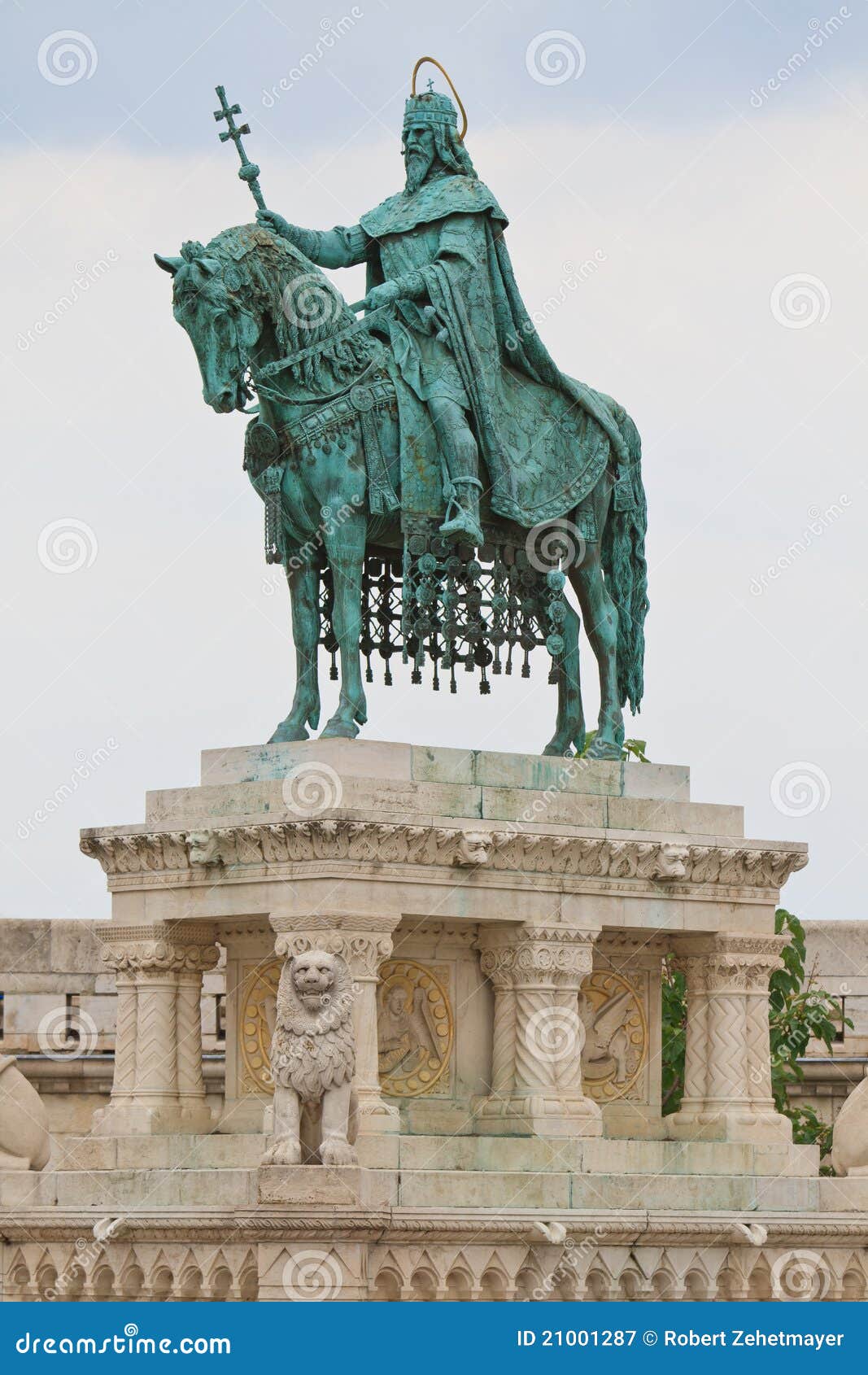https://mdw-travel-data-us-east-1.s3.amazonaws.com/img/country/Hungary/Statue-of-King-Stephen-I/img_01.jpg