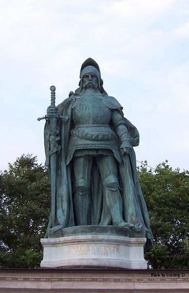 https://mdw-travel-data-us-east-1.s3.amazonaws.com/img/country/Hungary/Statue-of-Laszlo-Hunyadi/img_02.jpg