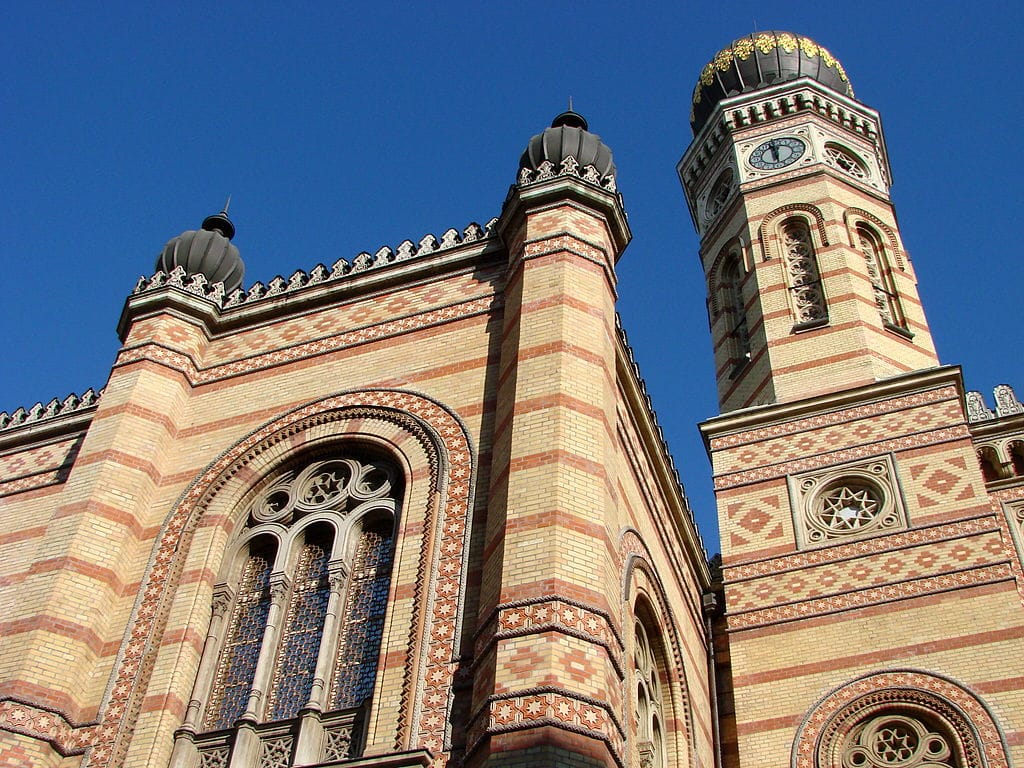 https://mdw-travel-data-us-east-1.s3.amazonaws.com/img/country/Hungary/Synagogue-Debrecen/img_02.jpg