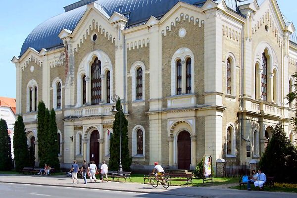https://mdw-travel-data-us-east-1.s3.amazonaws.com/img/country/Hungary/Szabolcs-Szatmar-Bereg-County-Szechenyi-Library/img_03.jpg