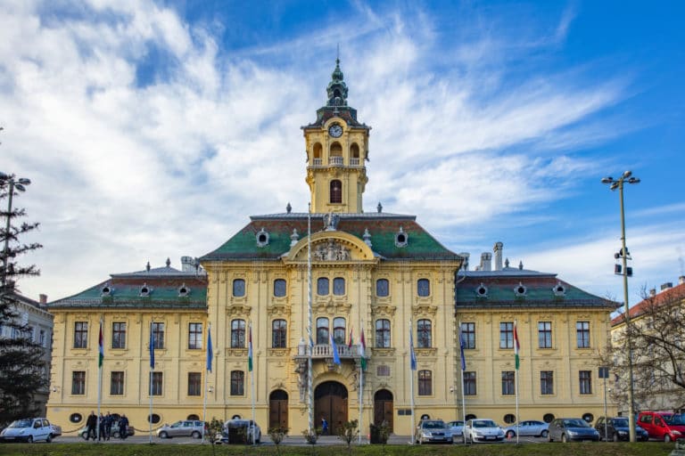 https://mdw-travel-data-us-east-1.s3.amazonaws.com/img/country/Hungary/Szeged-City-Hall/img_01.jpg