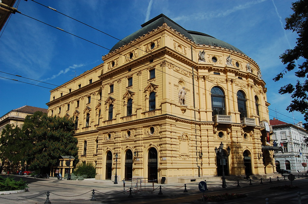 https://mdw-travel-data-us-east-1.s3.amazonaws.com/img/country/Hungary/Szeged-National-Theater/img_01.jpg