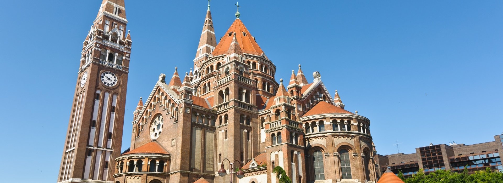 https://mdw-travel-data-us-east-1.s3.amazonaws.com/img/country/Hungary/Szeged-Observatory-Tower/img_01.jpg