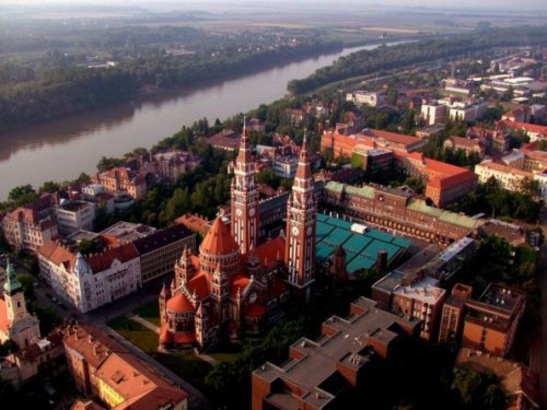 https://mdw-travel-data-us-east-1.s3.amazonaws.com/img/country/Hungary/Szeged-Observatory/img_03.jpg