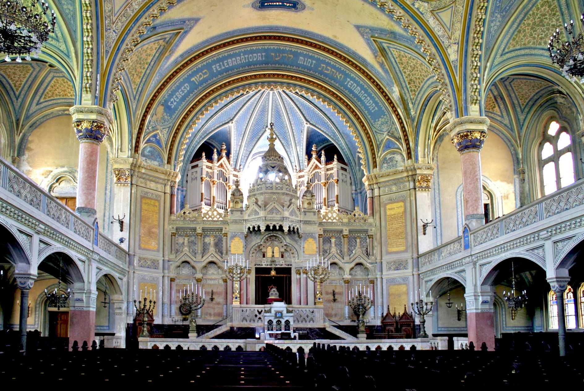 https://mdw-travel-data-us-east-1.s3.amazonaws.com/img/country/Hungary/Szeged-Synagogue/img_02.jpg