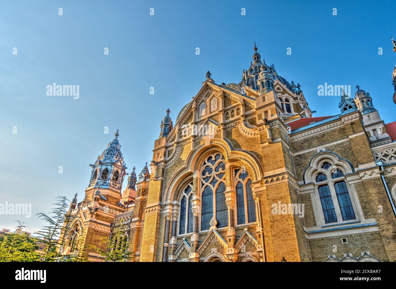 https://mdw-travel-data-us-east-1.s3.amazonaws.com/img/country/Hungary/Szeged-Synagogue/img_03.jpg