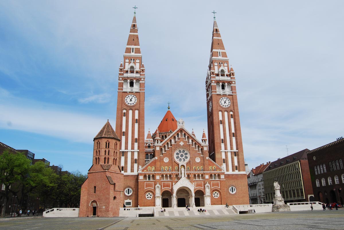 https://mdw-travel-data-us-east-1.s3.amazonaws.com/img/country/Hungary/Szegedi-Kozepkori-Rekonstrukcio/img_01.jpg