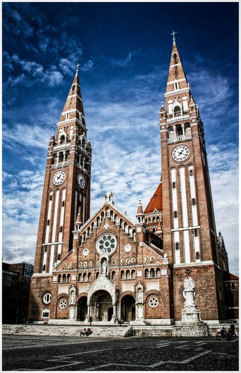 https://mdw-travel-data-us-east-1.s3.amazonaws.com/img/country/Hungary/Szegedi-Kozepkori-Rekonstrukcio/img_03.jpg