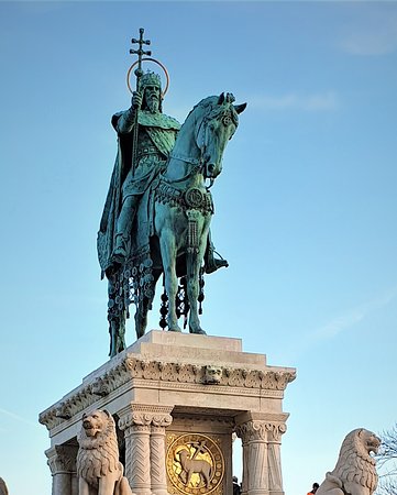 https://mdw-travel-data-us-east-1.s3.amazonaws.com/img/country/Hungary/Szekszard-St-Stephen-Statue/img_03.jpg