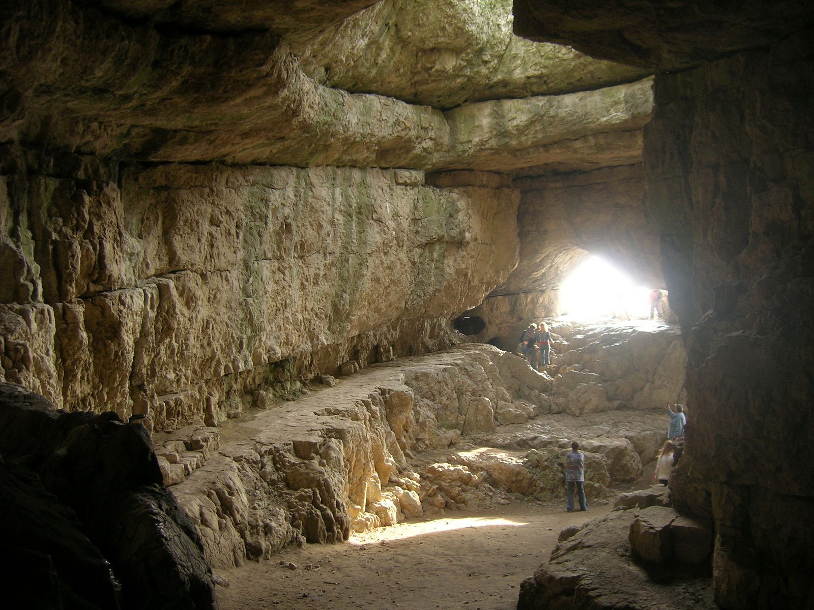 https://mdw-travel-data-us-east-1.s3.amazonaws.com/img/country/Hungary/Szelim-Cave/img_01.jpg