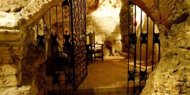 https://mdw-travel-data-us-east-1.s3.amazonaws.com/img/country/Hungary/Szentesi-Pincesor-Wine-Bar/img_03.jpg