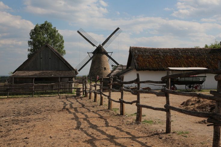 https://mdw-travel-data-us-east-1.s3.amazonaws.com/img/country/Hungary/Szilvasvarad-Lipizzan-Stud-Farm/img_02.jpg