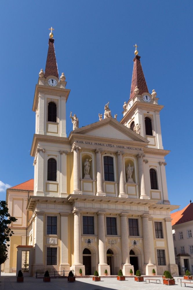 https://mdw-travel-data-us-east-1.s3.amazonaws.com/img/country/Hungary/Szombathely-Cathedral/img_01.jpg