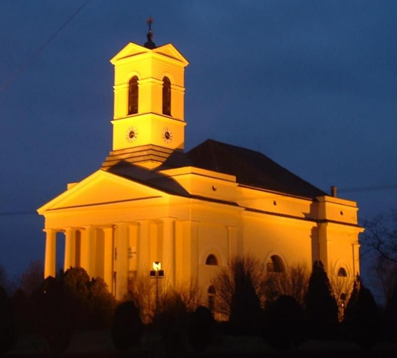 https://mdw-travel-data-us-east-1.s3.amazonaws.com/img/country/Hungary/Szt-Benedek-Roma-katolikus-templom/img_01.jpg