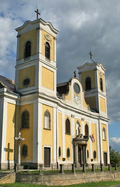 https://mdw-travel-data-us-east-1.s3.amazonaws.com/img/country/Hungary/Szt-Benedek-Roma-katolikus-templom/img_03.jpg