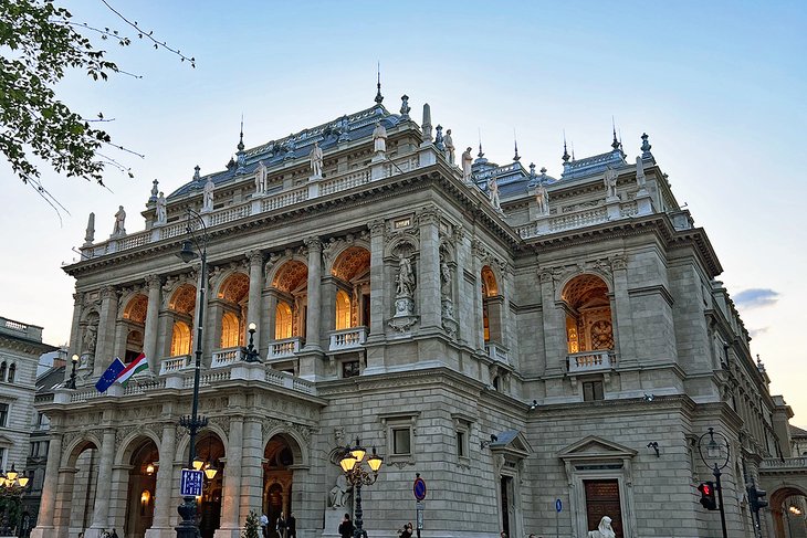https://mdw-travel-data-us-east-1.s3.amazonaws.com/img/country/Hungary/Tab/img_02.jpg