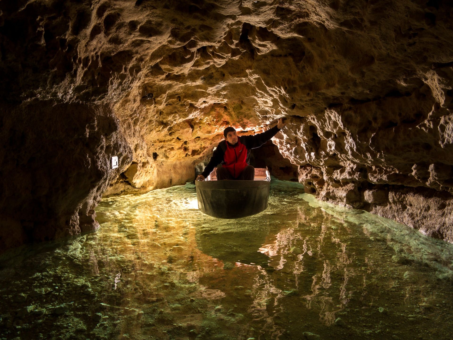 https://mdw-travel-data-us-east-1.s3.amazonaws.com/img/country/Hungary/Tapolca-Lake-Cave/img_02.jpg