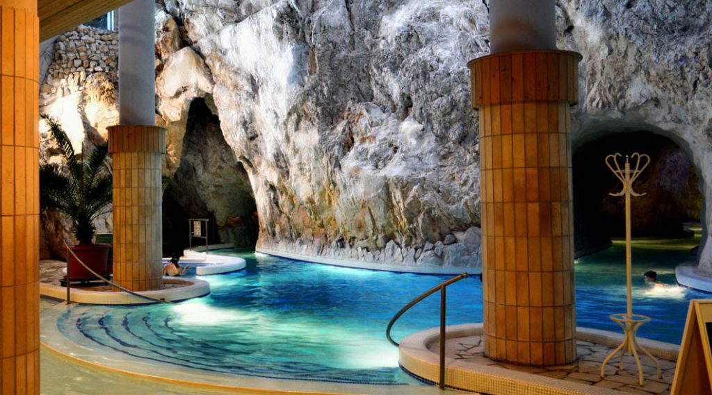 https://mdw-travel-data-us-east-1.s3.amazonaws.com/img/country/Hungary/Thermal-Spa-Sikonda/img_03.jpg