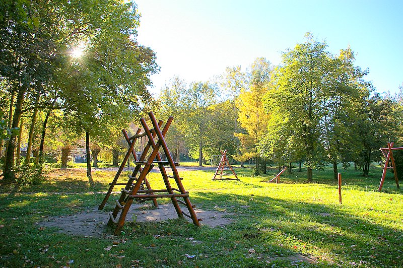 https://mdw-travel-data-us-east-1.s3.amazonaws.com/img/country/Hungary/Tiszaliget-Park/img_03.jpg