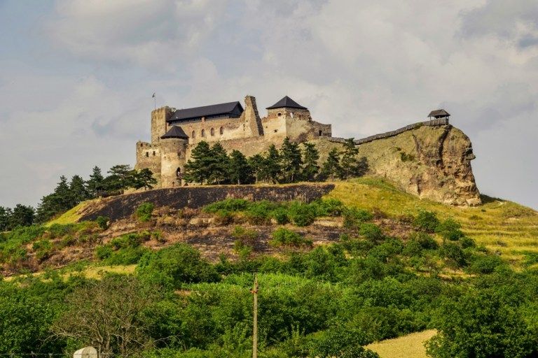 https://mdw-travel-data-us-east-1.s3.amazonaws.com/img/country/Hungary/Tokaj-Wine-Region/img_02.jpg
