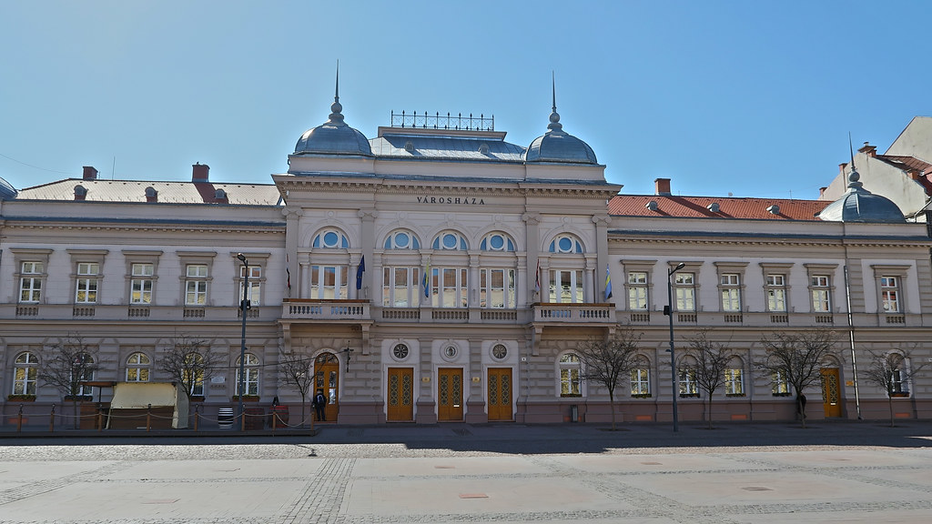 https://mdw-travel-data-us-east-1.s3.amazonaws.com/img/country/Hungary/Town-Hall-of-Szolnok/img_01.jpg