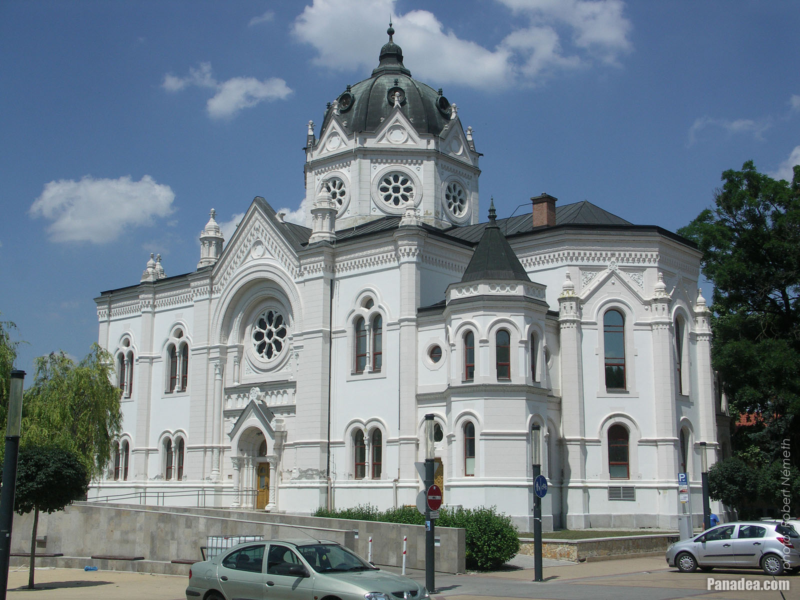 https://mdw-travel-data-us-east-1.s3.amazonaws.com/img/country/Hungary/Town-Hall-of-Szolnok/img_02.jpg