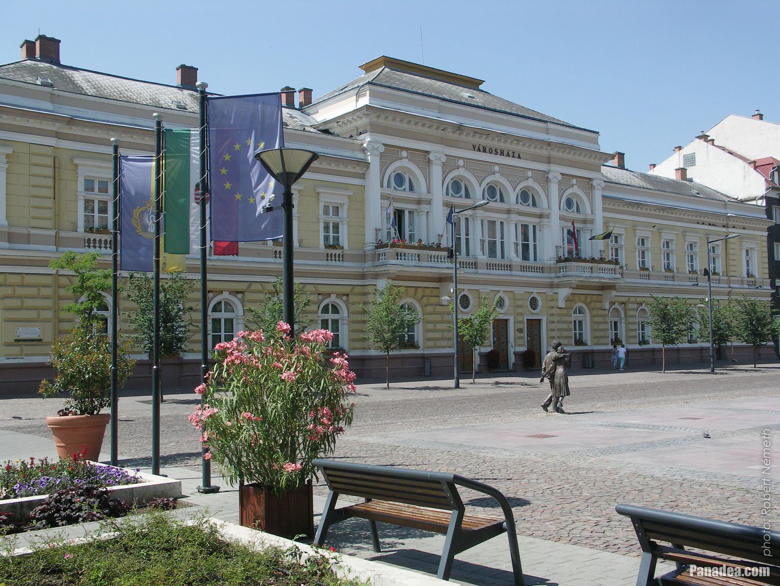 https://mdw-travel-data-us-east-1.s3.amazonaws.com/img/country/Hungary/Town-Hall-of-Szolnok/img_03.jpg