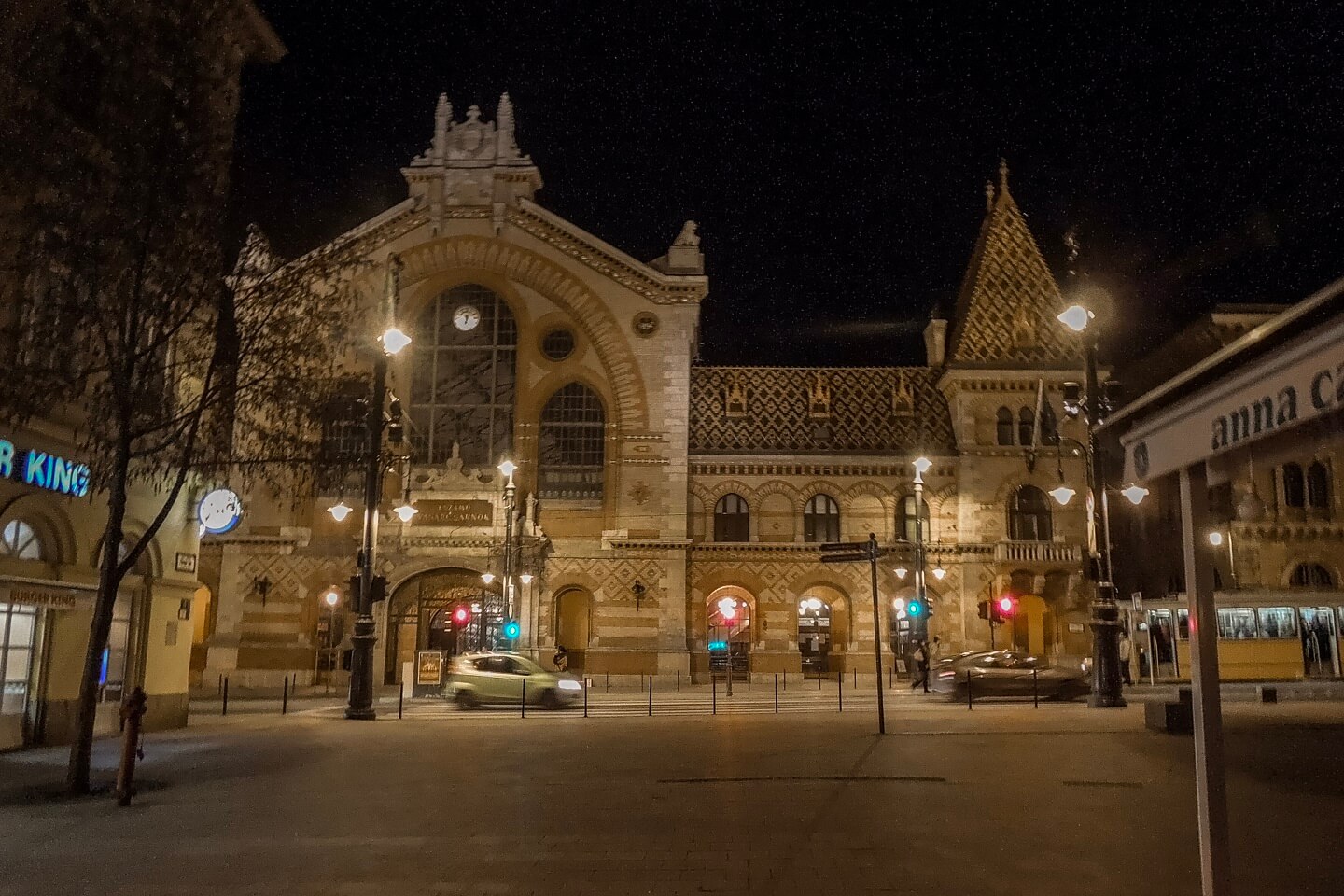 https://mdw-travel-data-us-east-1.s3.amazonaws.com/img/country/Hungary/Town-Hall/img_01.jpg