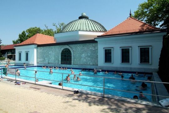 https://mdw-travel-data-us-east-1.s3.amazonaws.com/img/country/Hungary/Turkish-Bath-Eger/img_03.jpg