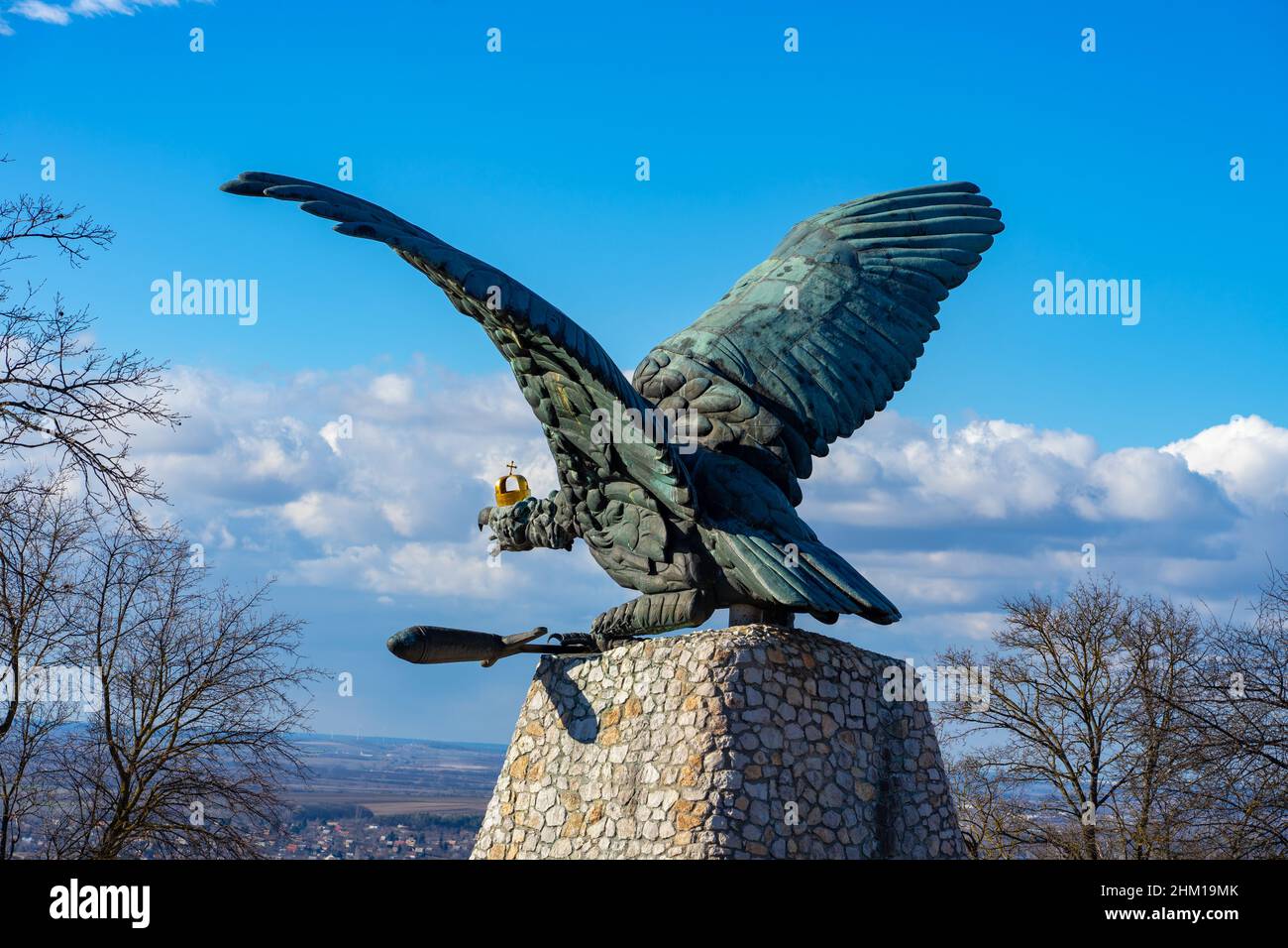 https://mdw-travel-data-us-east-1.s3.amazonaws.com/img/country/Hungary/Turul-Monument/img_02.jpg