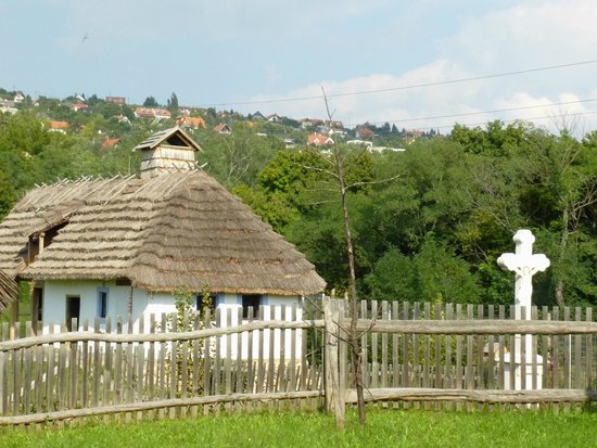 https://mdw-travel-data-us-east-1.s3.amazonaws.com/img/country/Hungary/Ung-County-Open-Air-Folk-Museum/img_02.jpg