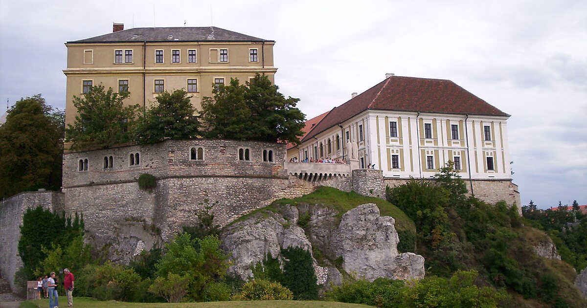 https://mdw-travel-data-us-east-1.s3.amazonaws.com/img/country/Hungary/Veszprem-Castle/img_03.jpg