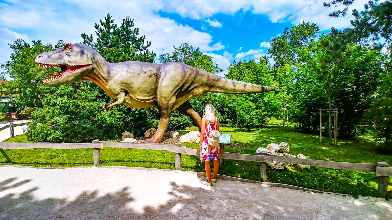 https://mdw-travel-data-us-east-1.s3.amazonaws.com/img/country/Hungary/Veszprem-Zoo/img_02.jpg