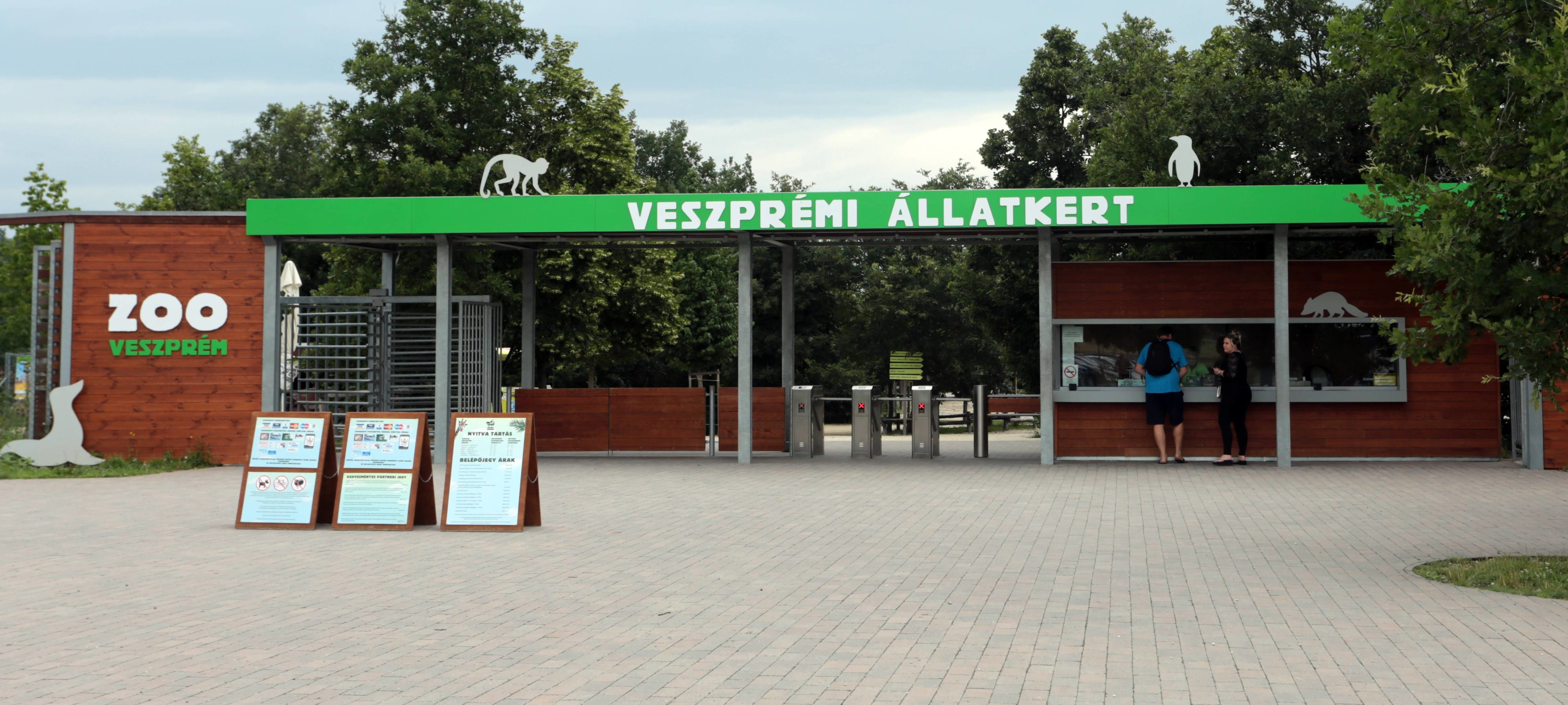 https://mdw-travel-data-us-east-1.s3.amazonaws.com/img/country/Hungary/Veszpremi-Allatkert-Veszprem-Zoo/img_00.jpg