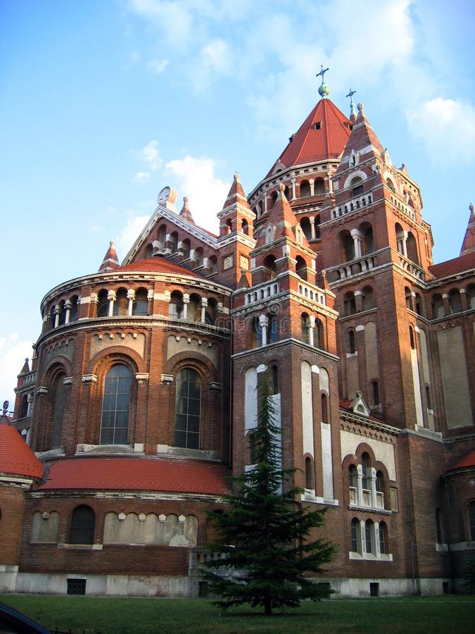 https://mdw-travel-data-us-east-1.s3.amazonaws.com/img/country/Hungary/Votive-Church/img_03.jpg