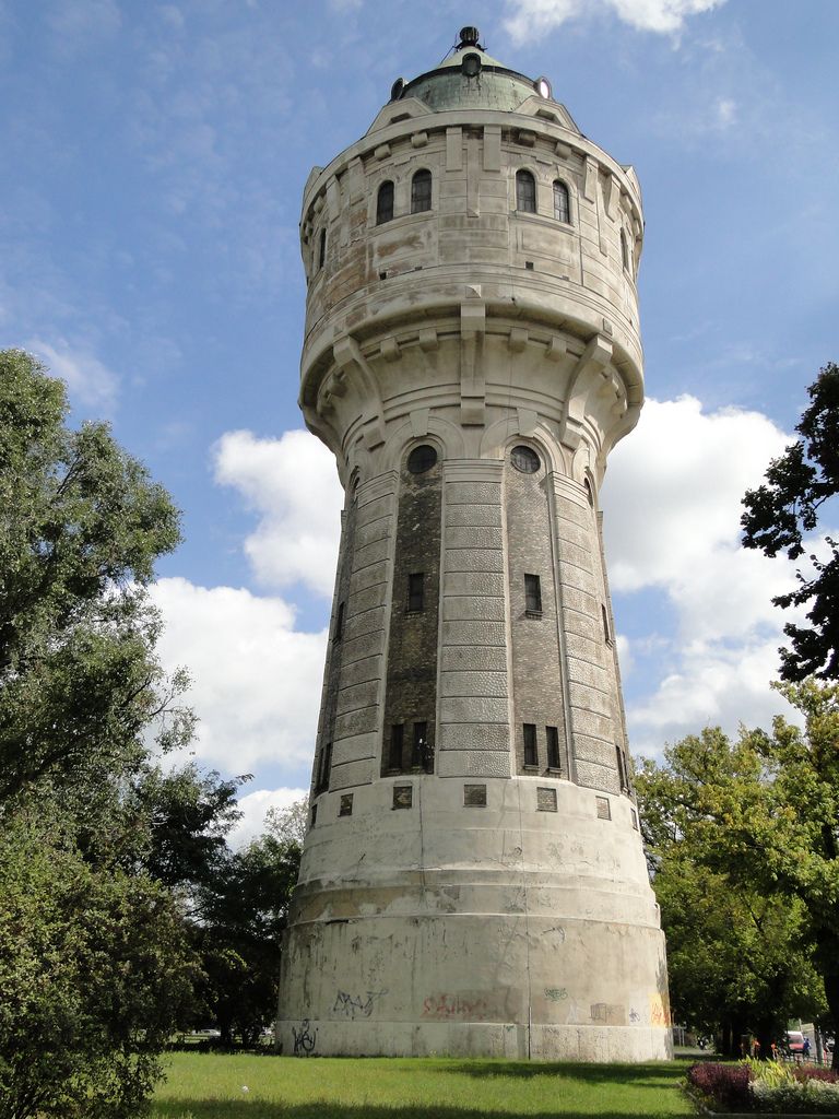 https://mdw-travel-data-us-east-1.s3.amazonaws.com/img/country/Hungary/Water-Tower/img_02.jpg