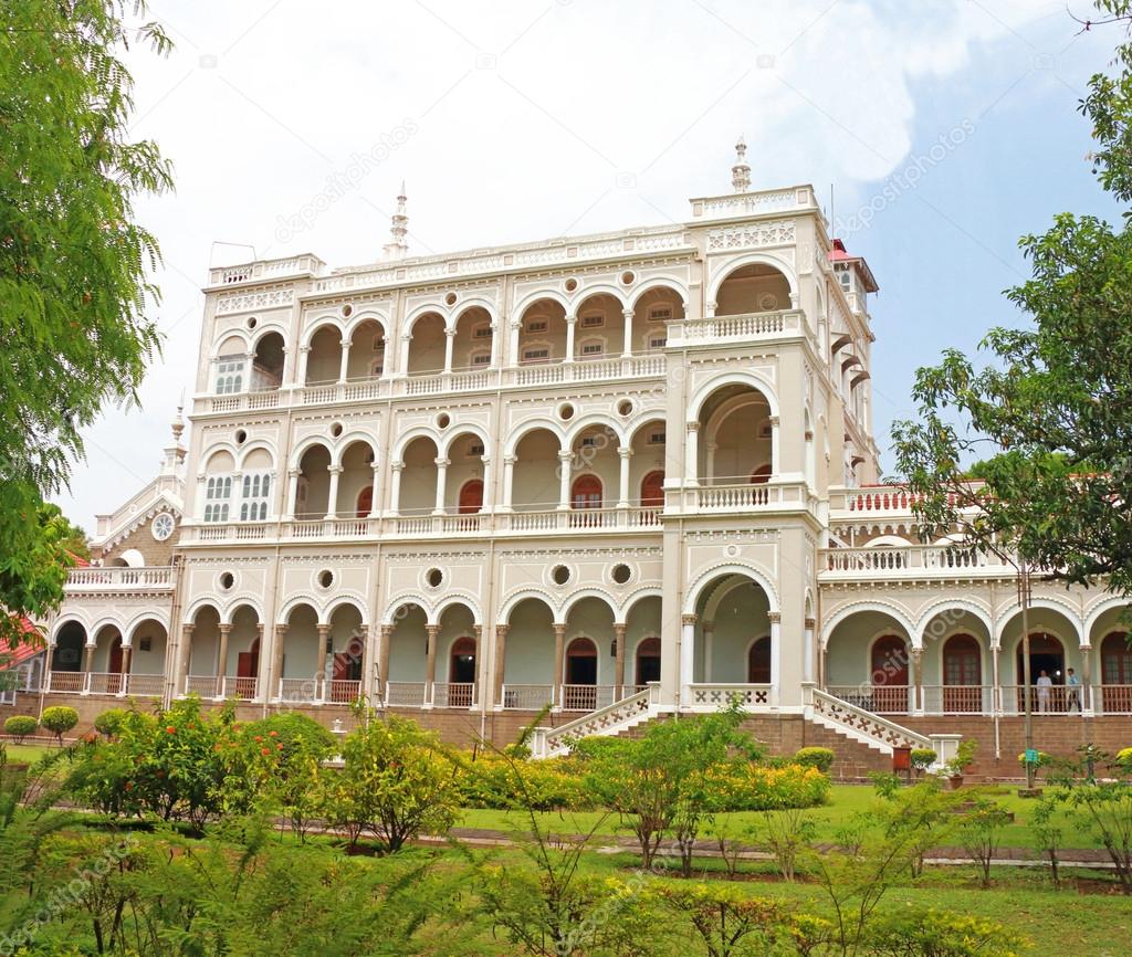 https://mdw-travel-data-us-east-1.s3.amazonaws.com/img/country/India/Aga-Khan-Palace/img_01.jpg
