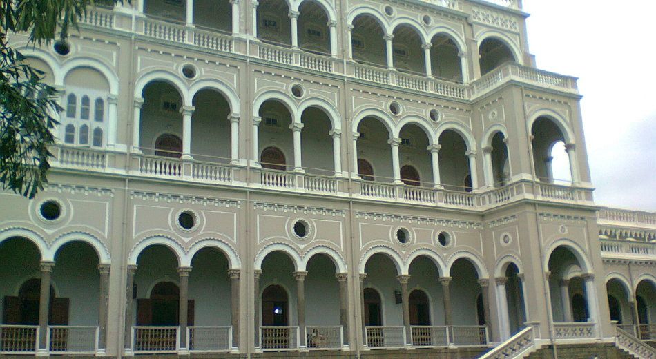 https://mdw-travel-data-us-east-1.s3.amazonaws.com/img/country/India/Aga-Khan-Palace/img_02.jpg