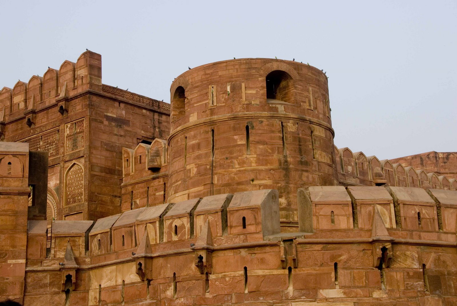 https://mdw-travel-data-us-east-1.s3.amazonaws.com/img/country/India/Agra-Fort/img_02.jpg