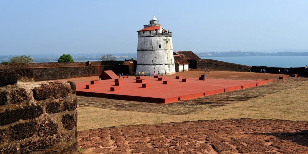https://mdw-travel-data-us-east-1.s3.amazonaws.com/img/country/India/Aguada-Fort/img_02.jpg