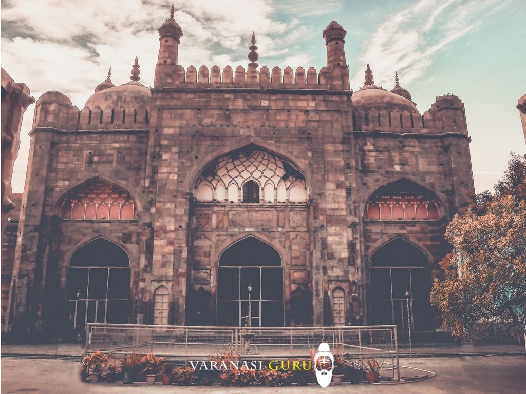 https://mdw-travel-data-us-east-1.s3.amazonaws.com/img/country/India/Alamgir-Mosque/img_01.jpg