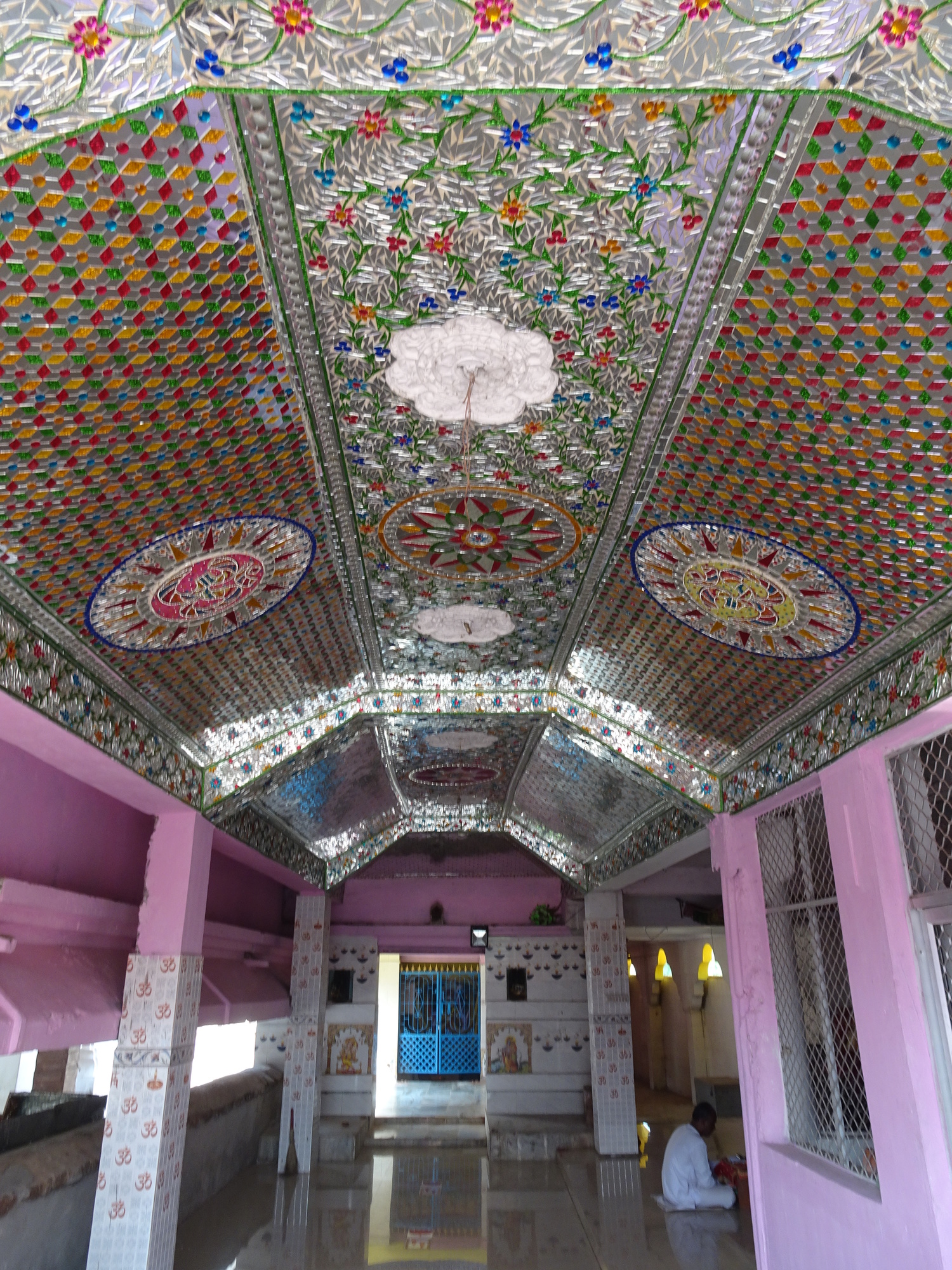 https://mdw-travel-data-us-east-1.s3.amazonaws.com/img/country/India/Alarnatha-Temple/img_02.jpg