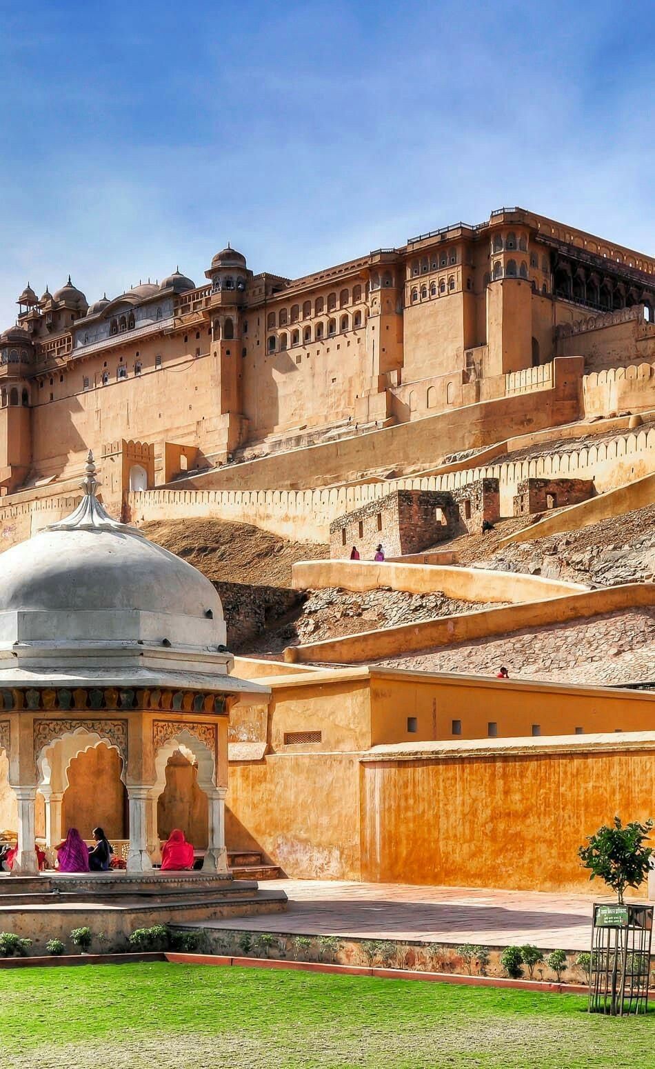 https://mdw-travel-data-us-east-1.s3.amazonaws.com/img/country/India/Amber-Fort/img_03.jpg