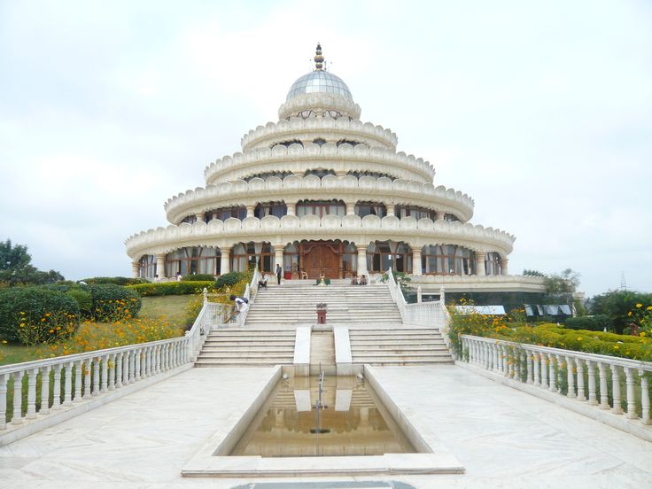 https://mdw-travel-data-us-east-1.s3.amazonaws.com/img/country/India/Art-of-Living-International-Center/img_01.jpg