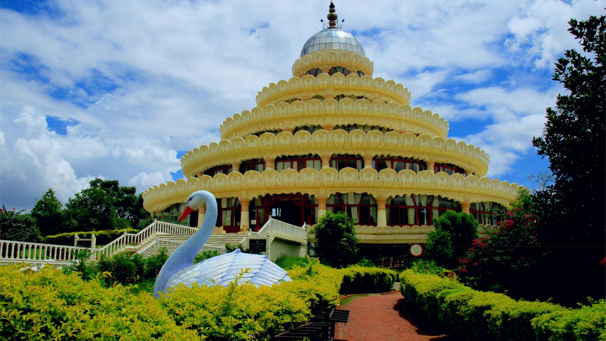 https://mdw-travel-data-us-east-1.s3.amazonaws.com/img/country/India/Art-of-Living-International-Center/img_02.jpg
