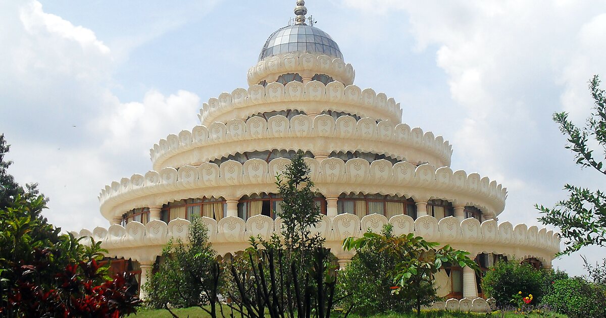 https://mdw-travel-data-us-east-1.s3.amazonaws.com/img/country/India/Art-of-Living-International-Center/img_03.jpg